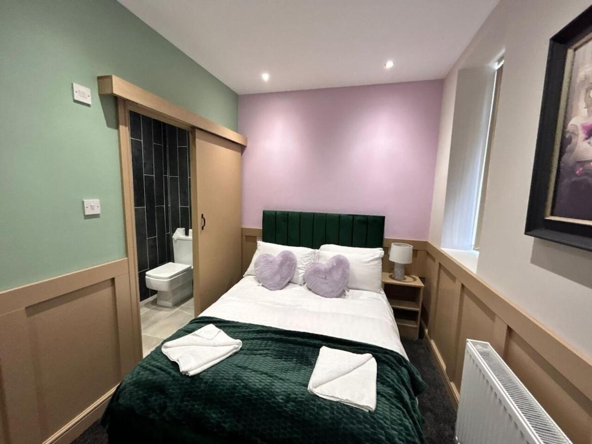 Full Private House Sleeping 26 Holiday home Blackpool